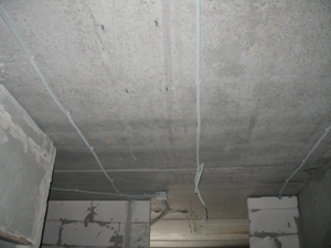 Прокладка электропроводки в квартире (потолок)